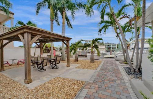 Beach Isles Modern 1BR Waterfront Apartment with Patio - Foto 53