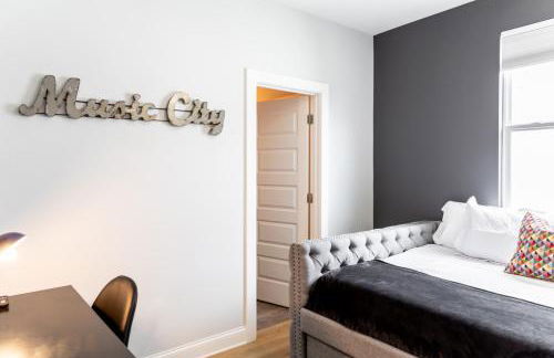 STAR Retreat Townhome with Garage 3 miles to Downtown - Foto 37