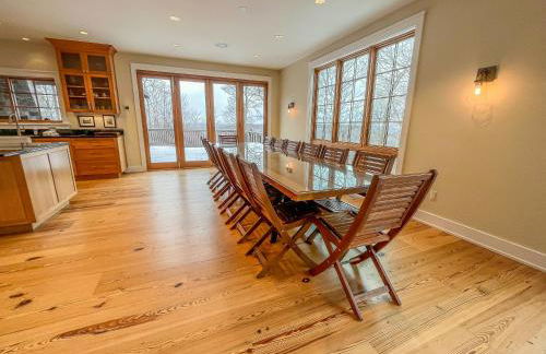 Stunning Luxury Ski-InSki-Out Home w Hot Tub - Foto 11