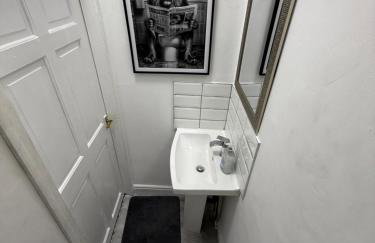 Central 3BR Home - Huddersfield Serviced Accomodation - Walk to Station & Town - Business Travellers - Families - Students - Photo 37