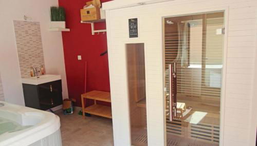 Nice Home In Narbonne With Sauna - Photo 5