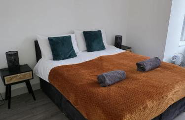 Modern 2 Bed Apartment, Desborough, Kettering, Sleeps 5, Free Parking, WIFI, Ideal for Contractors, Professionals, Families and Relocations - Photo 10