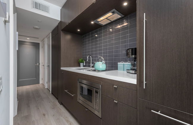 QuickStay Yorkville Condo - Yonge & Bloor - Photo 15