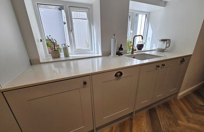 Spacious & Renovated 1-bed Garden Flat in London - Photo 30