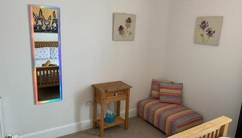 No 7 Quiet, two bedroom Ground Floor Flat in Tornagrain Great for early Airport departures or late flights - Foto 3