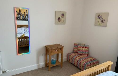 No 7 Quiet, two bedroom Ground Floor Flat in Tornagrain Great for early Airport departures or late flights - Photo 4