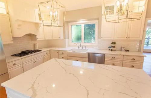 World Cup Ready - Spacious 5-Bedroom Home with Pool, Hot Tub, and Outdoor TV - Foto 10