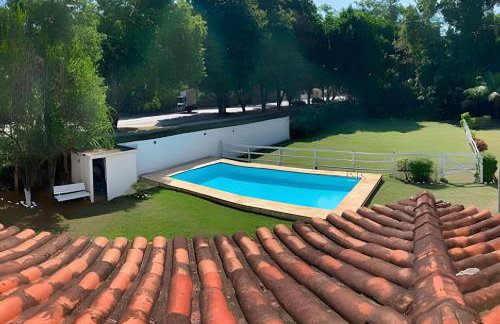 Casarão Miguel Pereira - Refúgio na Natureza com Lareira Externa, Piscina, Fondue e Amplo Jardim - 12 Min do Parque Terra dos Dinos - Foto 45