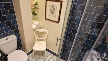 Charming Apartment near Kings Cross - Photo 4, Shower