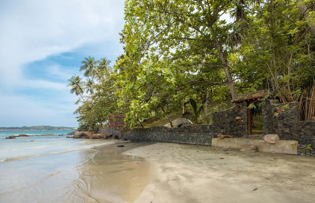 Spectacular Hilltop Beach Villa Located Next To A Surf Break - Photo 40