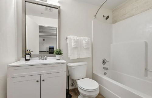 New Downtown Indy 3BR Retreat Sleeps 10 - Arcade - Foto 47