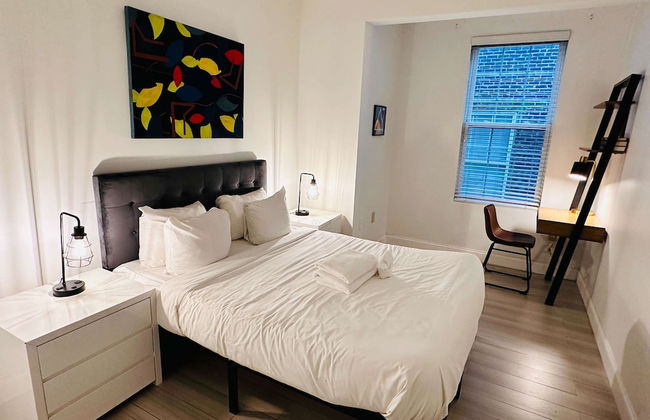 Cherry Suites 2BR Apt w W D Arcade Machine - Foto 47