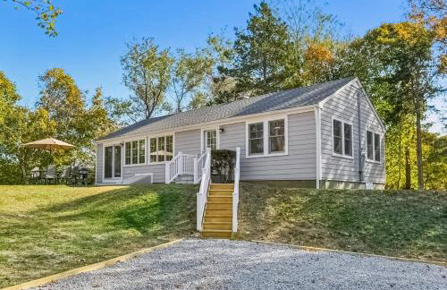 Steps to Beach + Sunset Views! East Marion Home - Foto 27