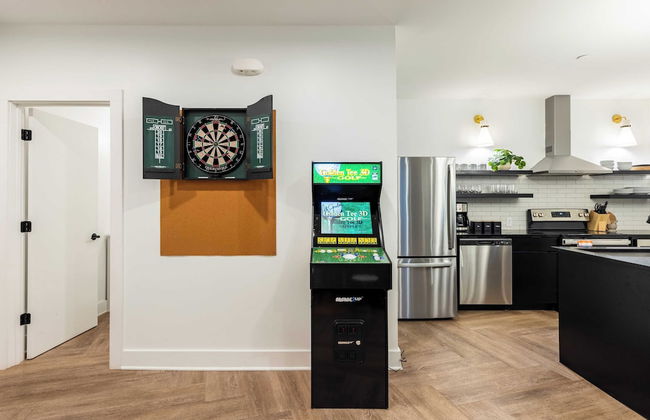 Dual Bachelor Pads w/ Rooftop Lounge & Games Sleeps 26 5 Min to Broadway - Foto 14