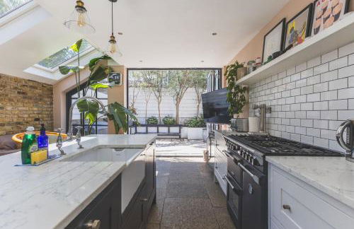 Modern Comforts in a Designer Home - Photo 2