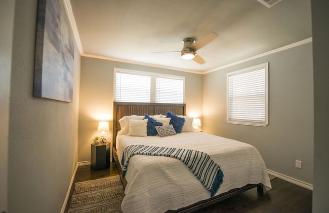 Walk to the Silos 3 Bed 1960 s Bungalow Near Baylor - Foto 1