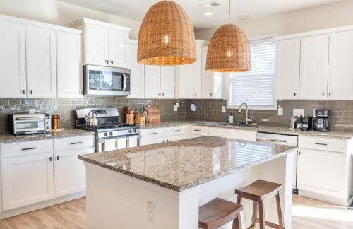 Coastal Retreat & Water Views - Minutes to CHS - Foto 10