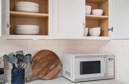 Cozy & Elegant Gem Fenced Yard BBQ & Games - Foto 48