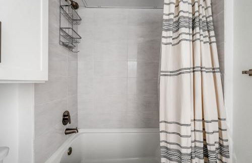 Downtown 1br w deck gym nr shopping ATX-214 - Foto 11