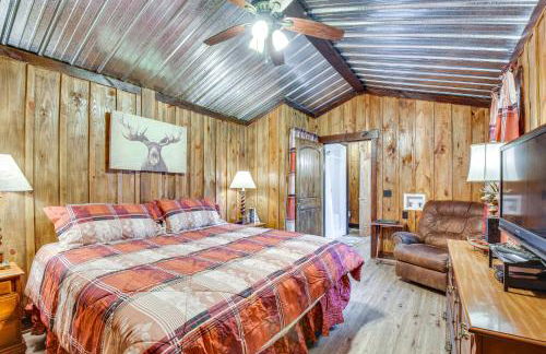 Clarkesville Rustic Hideaway on 38-Acre Farm! - Foto 11