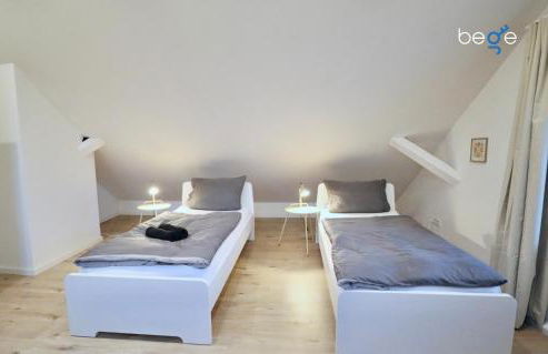 BEGE APARTMENTS DeskSide - Photo 13