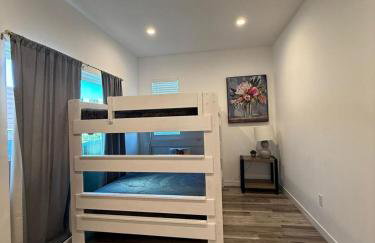 Central 4BR Townhome Modern Perks - Foto 28