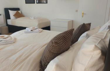 maremar - 116qm mit 2 Schlafzimmern - Perfekt für Familien - Holzmarkt - Luxus Boxspringbetten - Küche - Balkon - Arbeitsplätze - Foto 7