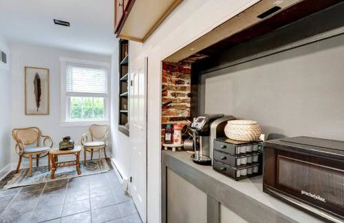 Cozy Dark & Moody Home New Reno 10 mins to Lanc - Foto 13