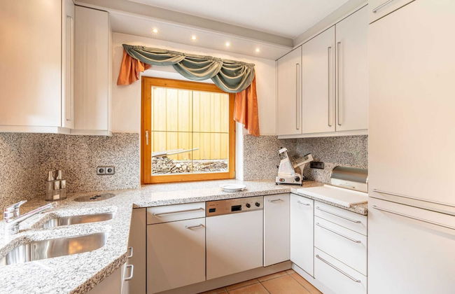 Charming Holiday Home in Maurach am Achensee - Foto 2