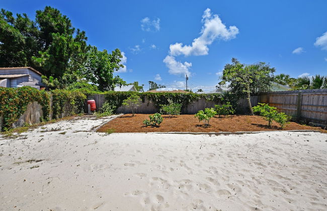 Emerald Sunset by Book That Condo - Photo 1