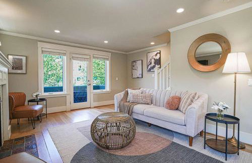 Exquisite Central Townhome with Spacious Loft and Gourmet Kitchen - Foto 14