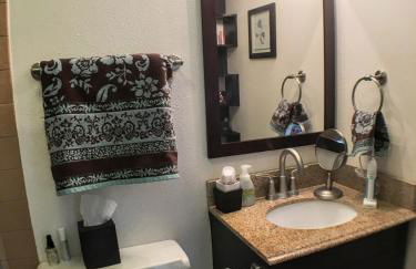 Brooks Tower Downtown Denver Furnished Apartment - Foto 23