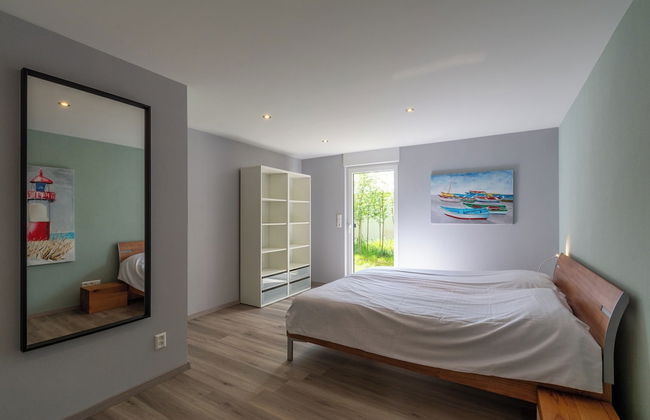 Cozy Holiday Home With Garden - Photo 4