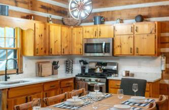 Modern Cabin with Luxury Gym, Firepit + Game Room! - Foto 7