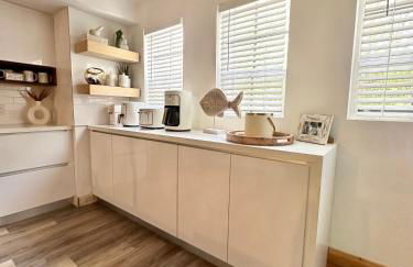 Villa Valbuena Palm Oasis In-Laws Quarters 4-Story Unit With Rooftop Retreat - Photo 10