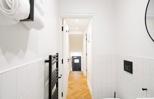 Herringbone at The Heim - Photo 16