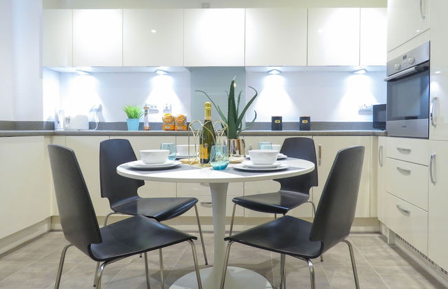 Tudors eSuites Apartment with 4 Beds - Foto 11