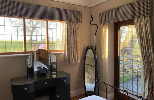 The Old Telephone Exchange - surrounded by fields! - Photo 18