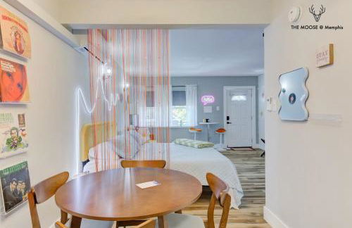 The Moose #10 - Stylish Loft with King Bed, Free Parking & Wi-Fi - Foto 36