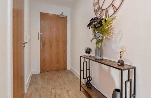 Luxury Apartment-Free Parking-Central Location-Close To Airport, Station & Centre - Foto 13