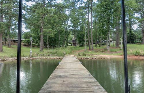 Luxurious Lake Front Estate, Sleeps 20, Game Room and Pet Friendly - Foto 46
