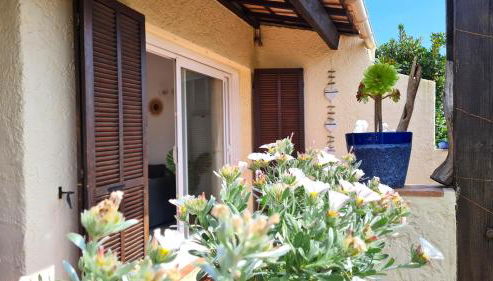 Bel appartement au calme avec terrasse aperçu mer, jardinet et piscine - Foto 3, Garden view