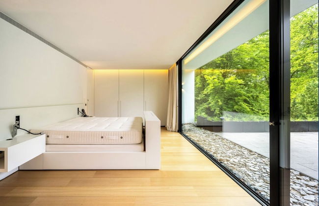 The Glass Manor - Photo 10