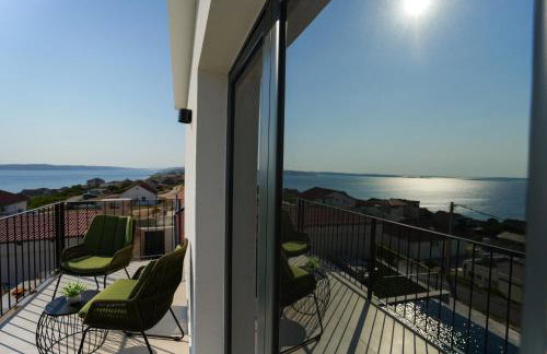 Newly built Villa MarVista with 4 bedrooms,infinity pool & stunning sea and mountain views - Photo 23