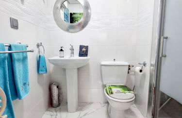 Charming Upper Bungalow with Terrace and Communal Pool in Torrevieja - Foto 22