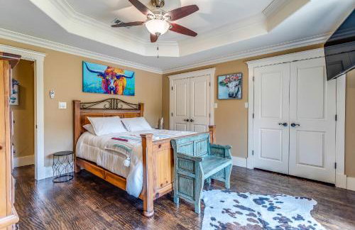 DFW Large Vacation Retreat with Private Pool and Hot Tub - Foto 48