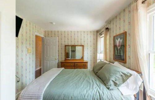 Lrge 5 BR 9 Beds Near DC-Pool, Hot Tub, Gym, Game Rm, Fire Pit - Foto 31