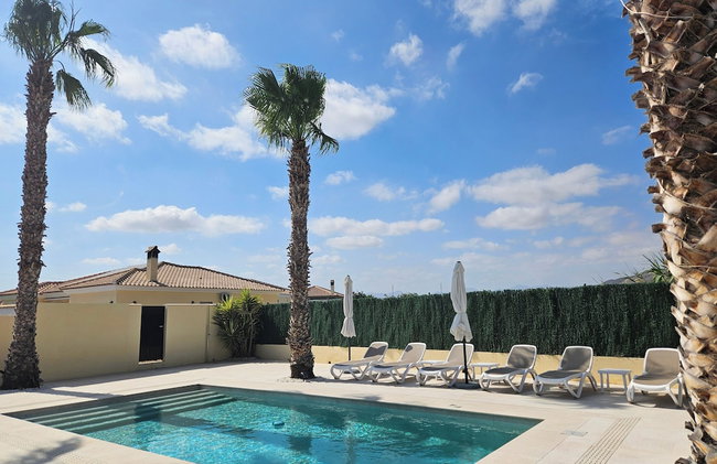 Villa - Sleeps 4 - Pool - Patio - Parking - Photo 38