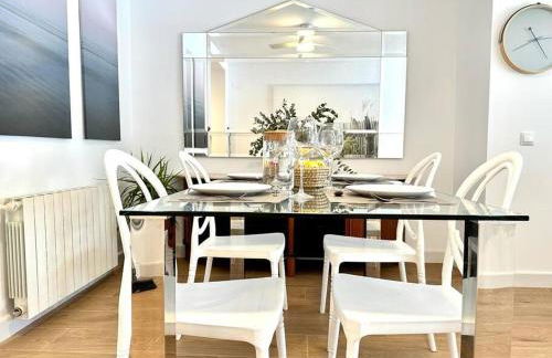 Your Poolside Paradise by the Sea - Foto 25