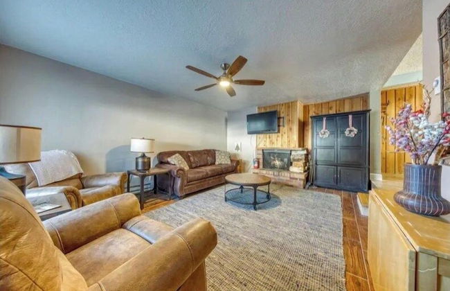 Spacious 2BR, 2BA for 6- Kristi - Photo 9